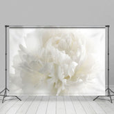 Aperturee - Aperturee Elegant White Floral Artistic Maternity Backdrop